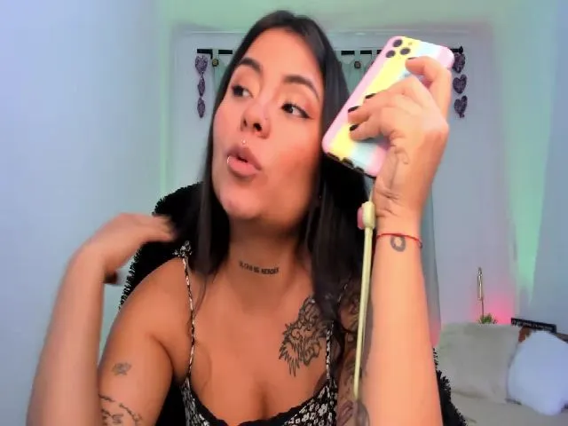 Live sex webcam photo for MadelinLove #273365353
