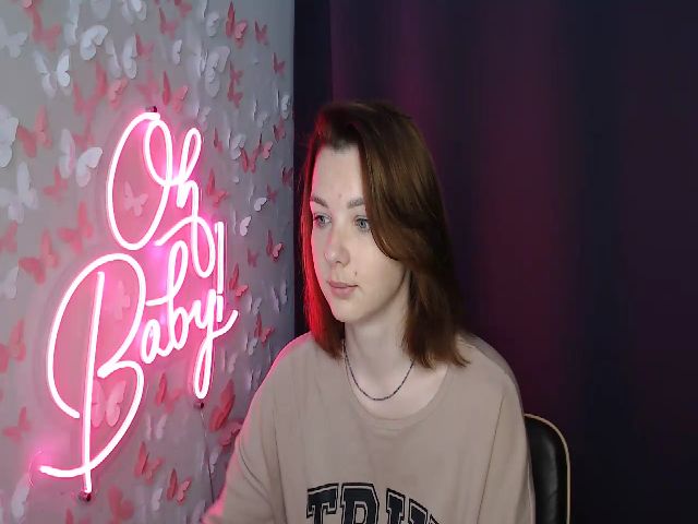 Live sex webcam photo for MadiLainee #273416459