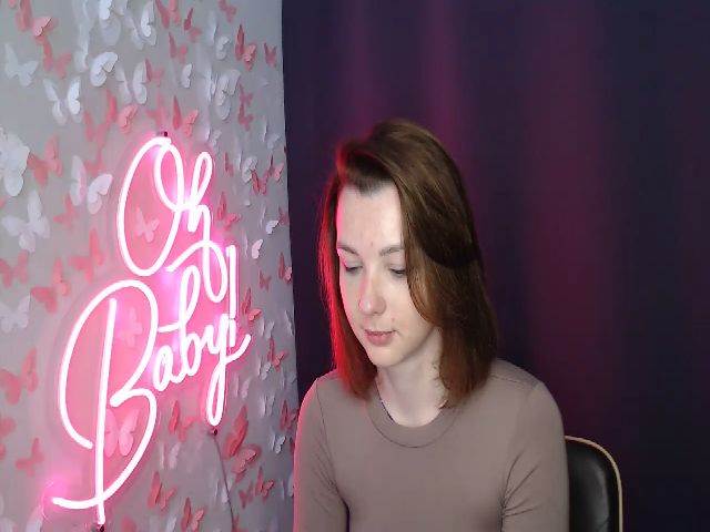 Live sex webcam photo for MadiLainee #273426940