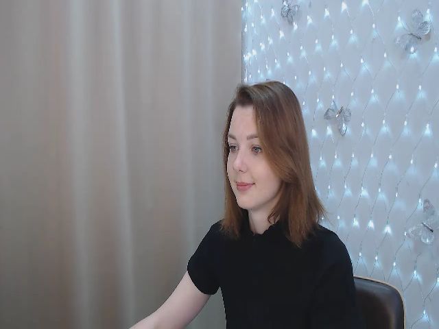 Live sex webcam photo for MadiLainee #273527169