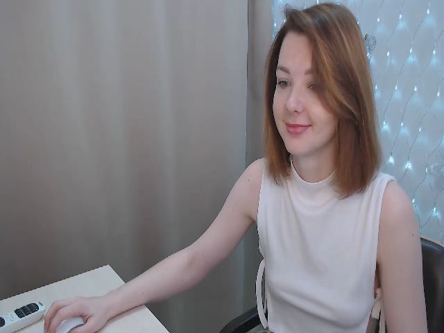 Live sex webcam photo for MadiLainee #273559726