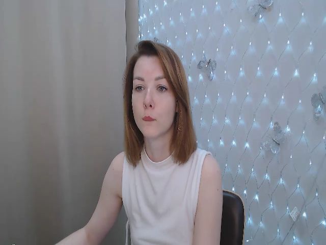 Live sex webcam photo for MadiLainee #273589232