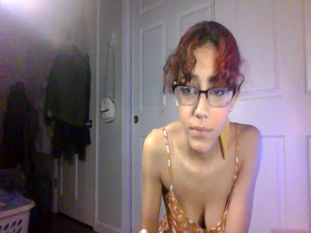 Live sex webcam photo for MadiMoxxi #272600955