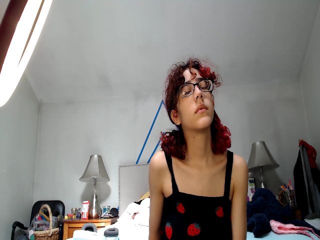 Live sex webcam photo for MadiMoxxi #273044619