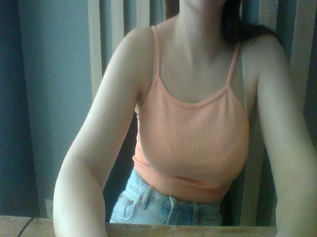 Live sex webcam photo for Madi_Lainee #273613582