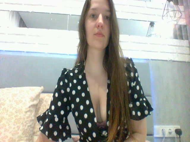 Live sex webcam photo for Madi_Lainee #274046983