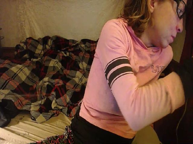 Live sex webcam photo for MadisonAc #272418282