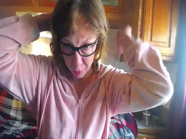 Live sex webcam photo for MadisonAc #273016409