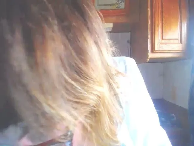 Live sex webcam photo for MadisonAc #273045692