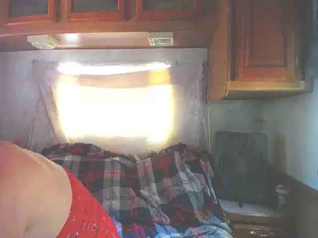 Live sex webcam photo for MadisonAc #273110761