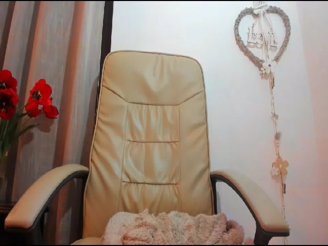 Live sex webcam photo for MadyQueen #273101881