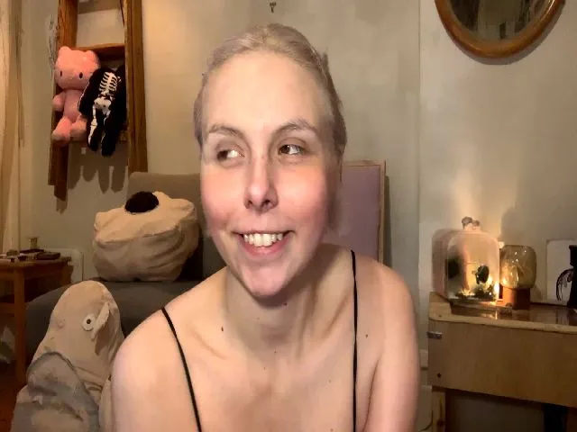Live sex webcam photo for Maebbaby #274133274