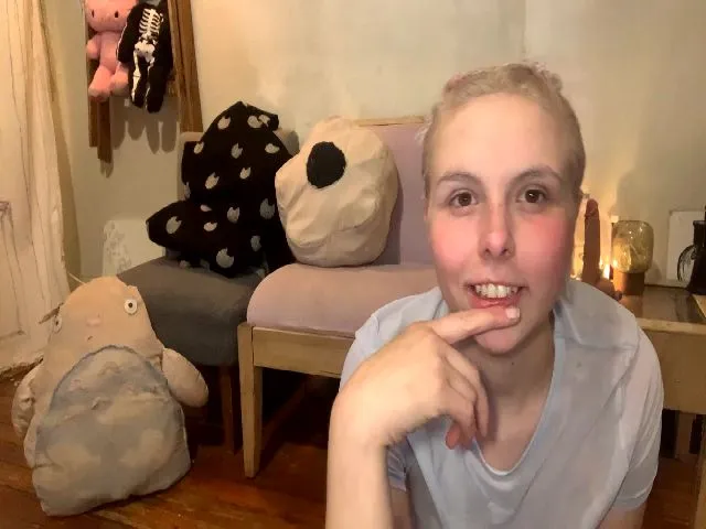 Live sex webcam photo for Maebbaby #274136020