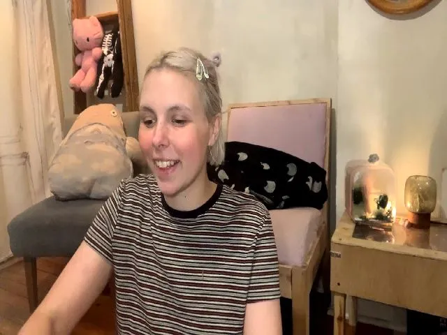 Live sex webcam photo for Maebbaby #274276858