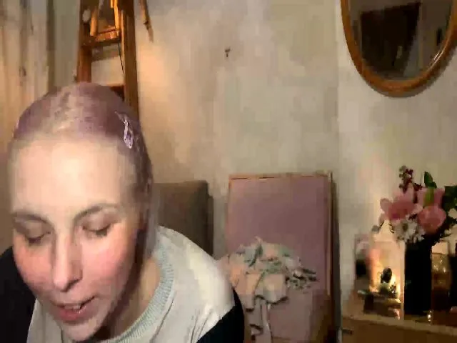Live sex webcam photo for Maebbaby #274422384