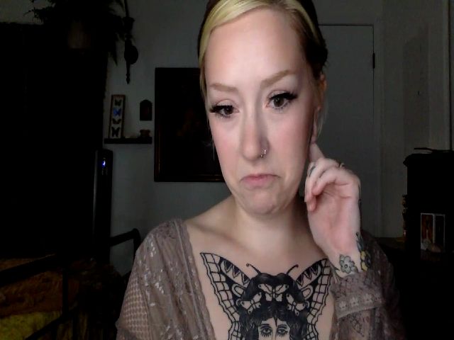 Live sex webcam photo for MaggieMoon_ #273444184