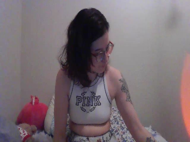 Live sex webcam photo for MaggiePepper #272275951