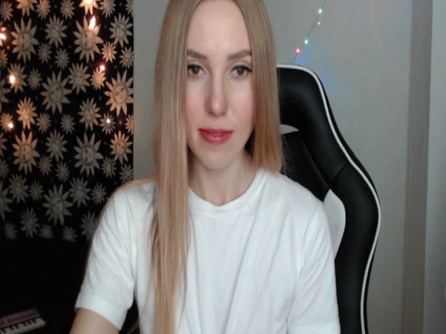 Live sex webcam photo for MagicElfie #271705142