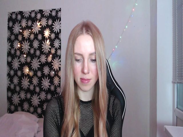 Live sex webcam photo for MagicElfie #271739310