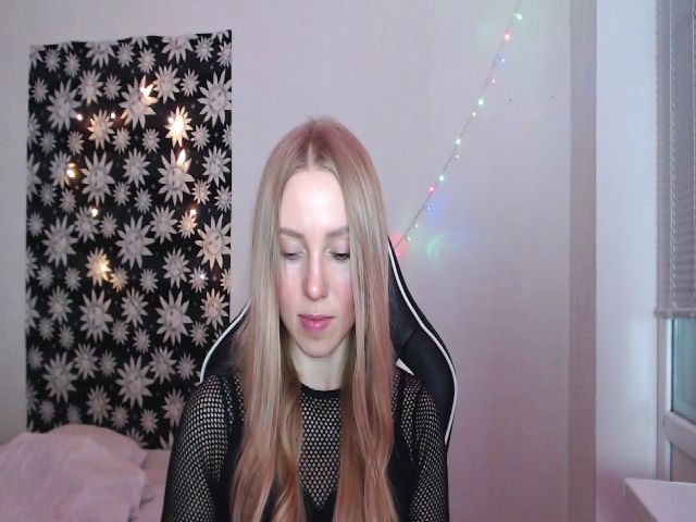 Live sex webcam photo for MagicElfie #271739486