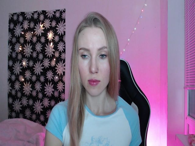 Live sex webcam photo for MagicElfie #271742837