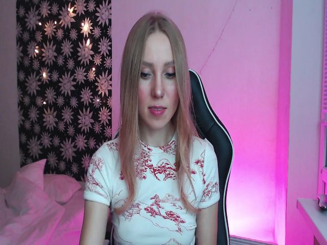 Live sex webcam photo for MagicElfie #271781072