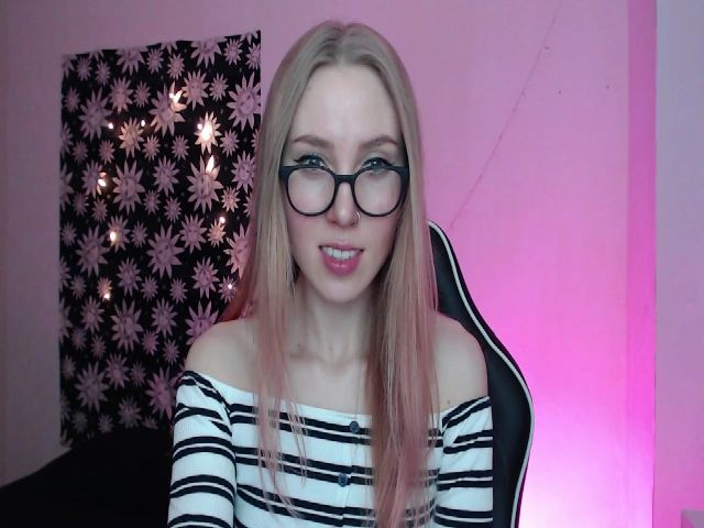 Live sex webcam photo for MagicElfie #271848601