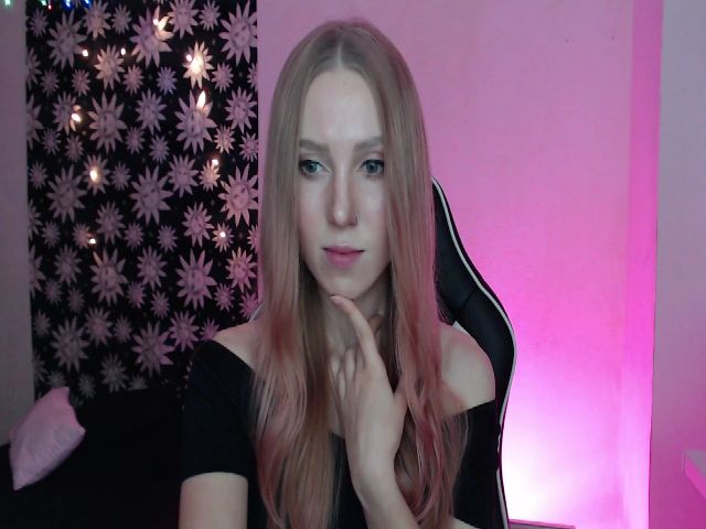 Live sex webcam photo for MagicElfie #271884695