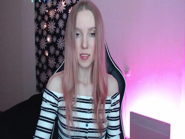 Live sex webcam photo for MagicElfie #271937491