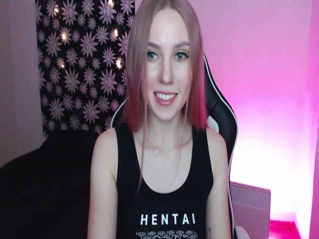 Live sex webcam photo for MagicElfie #271955543