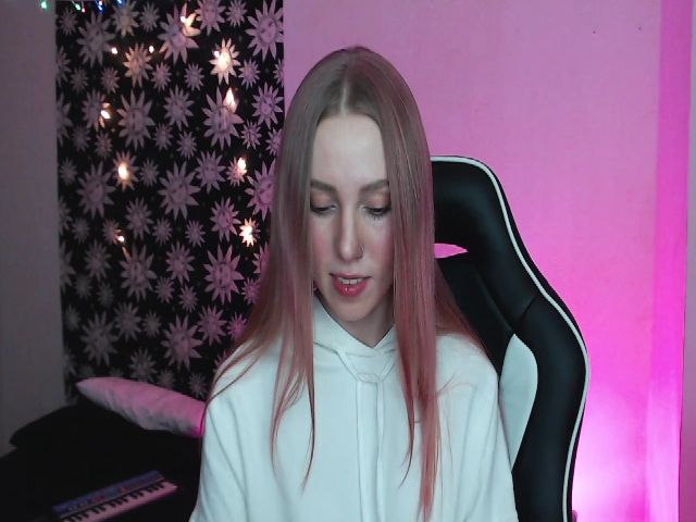 Live sex webcam photo for MagicElfie #272047046