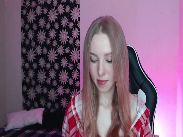 Live sex webcam photo for MagicElfie #272063983