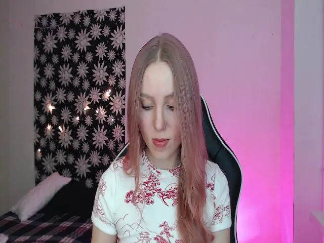 Live sex webcam photo for MagicElfie #272228925