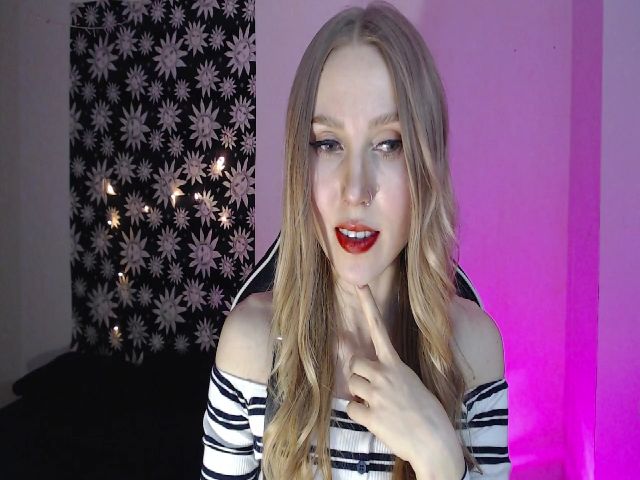 Live sex webcam photo for MagicElfie #272404911