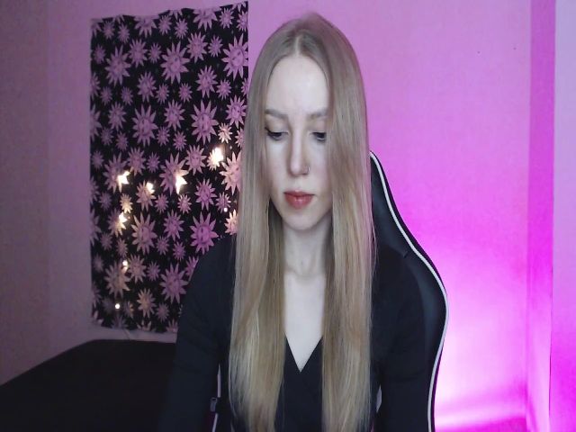 Live sex webcam photo for MagicElfie #272455194