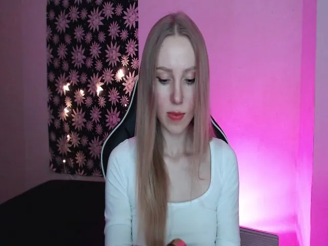 Live sex webcam photo for MagicElfie #272458277