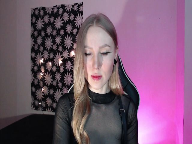 Live sex webcam photo for MagicElfie #272469884