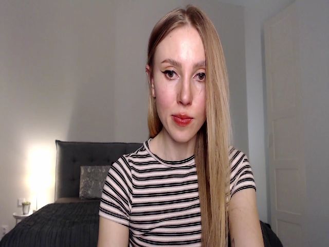 Live sex webcam photo for MagicElfie #272600463