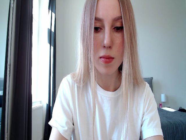 Live sex webcam photo for MagicElfie #272619608