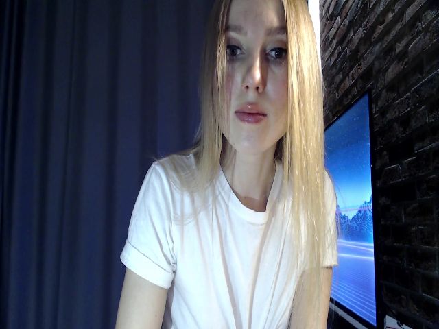 Live sex webcam photo for MagicElfie #272772996