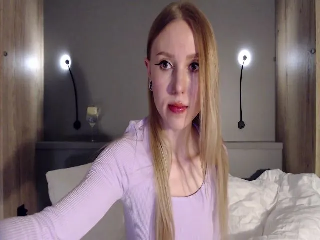 Live sex webcam photo for MagicElfie #272899472