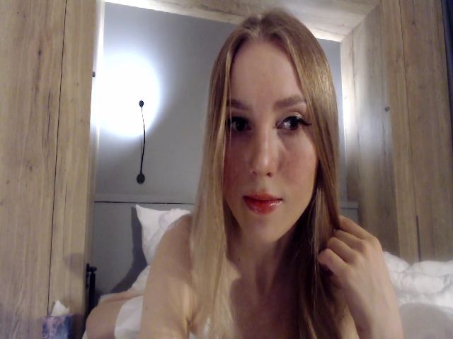 Live sex webcam photo for MagicElfie #273013764