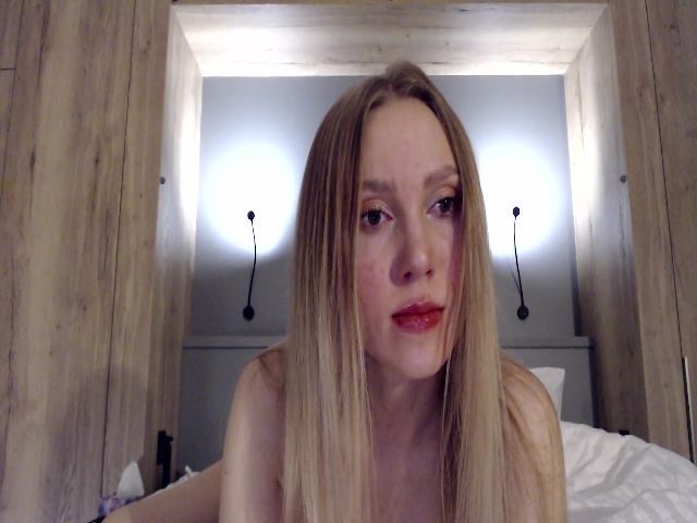 Live sex webcam photo for MagicElfie #273045850