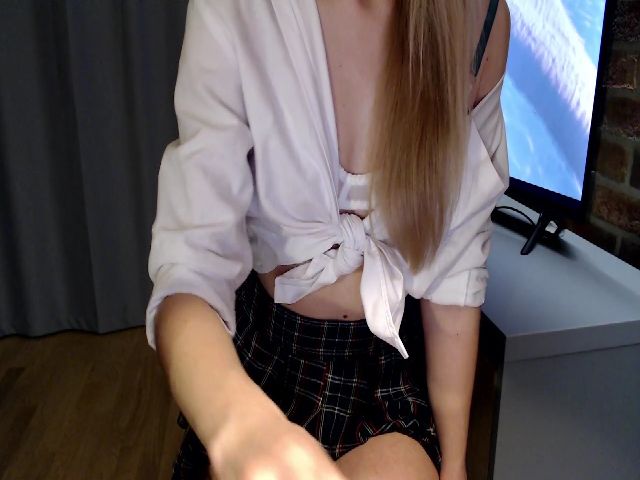 Live sex webcam photo for MagicElfie #273131299