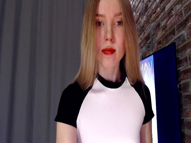 Live sex webcam photo for MagicElfie #273173185