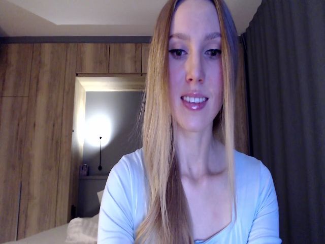 Live sex webcam photo for MagicElfie #273205378