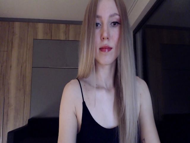 Live sex webcam photo for MagicElfie #273331315