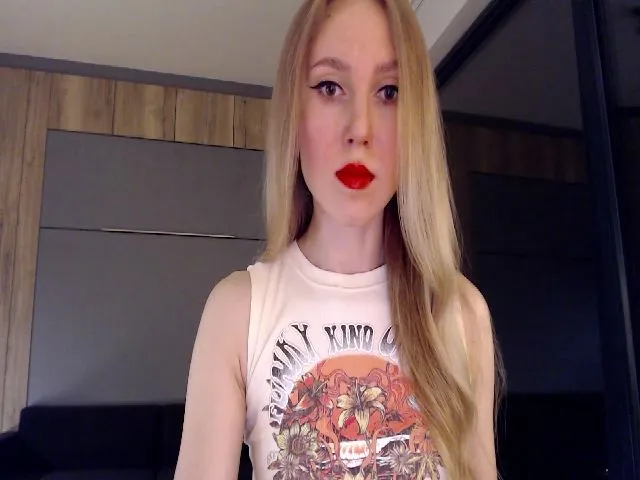 Live sex webcam photo for MagicElfie #273430674