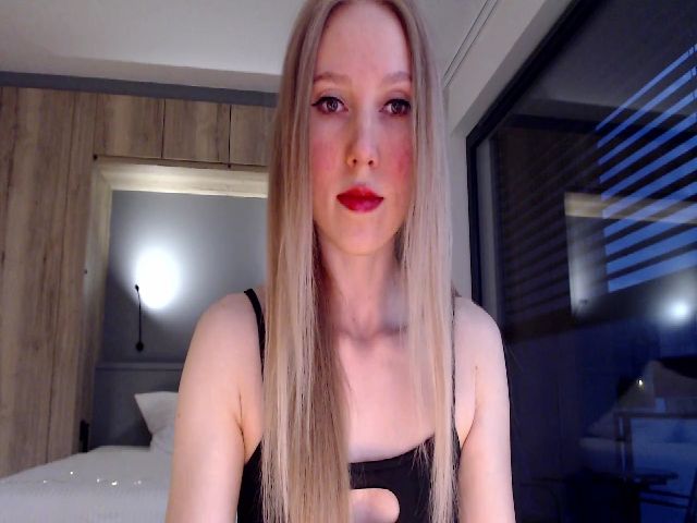 Live sex webcam photo for MagicElfie #273703642