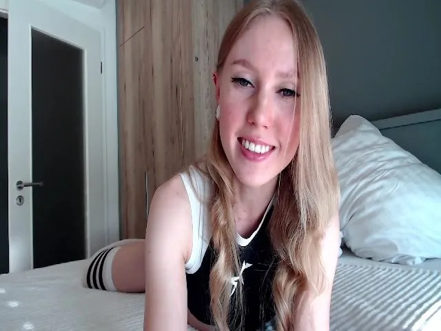 Live sex webcam photo for MagicElfie #274116883